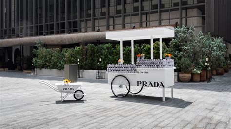 stand prada milano